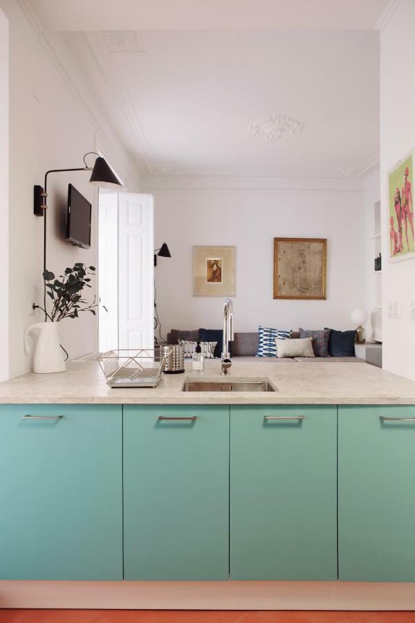 Renovated Charming Apartment With Terrace In Lapa Lissabon Buitenkant foto