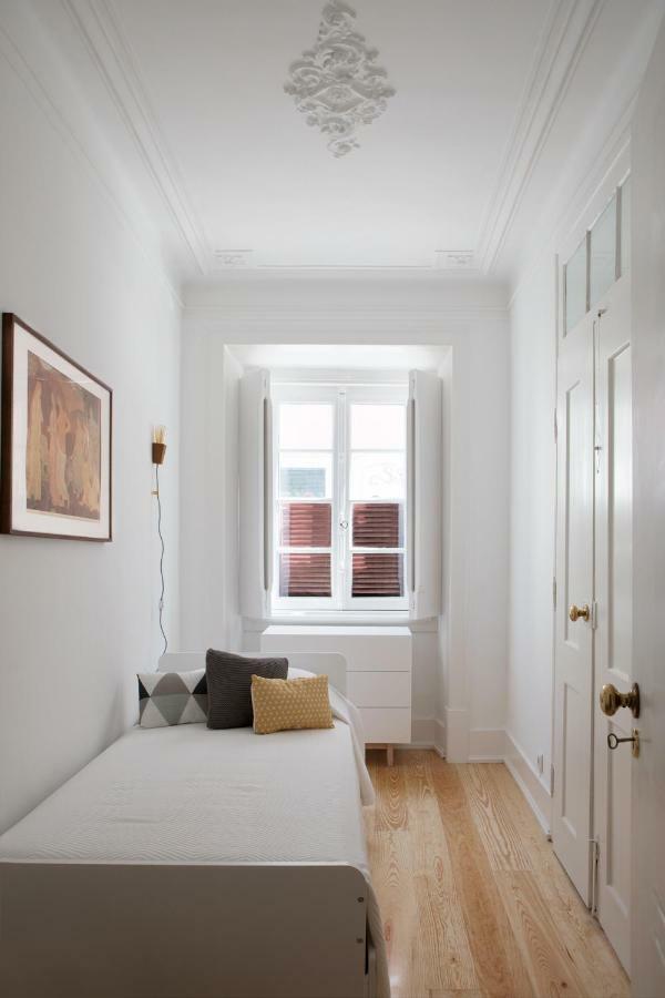 Renovated Charming Apartment With Terrace In Lapa Lissabon Buitenkant foto